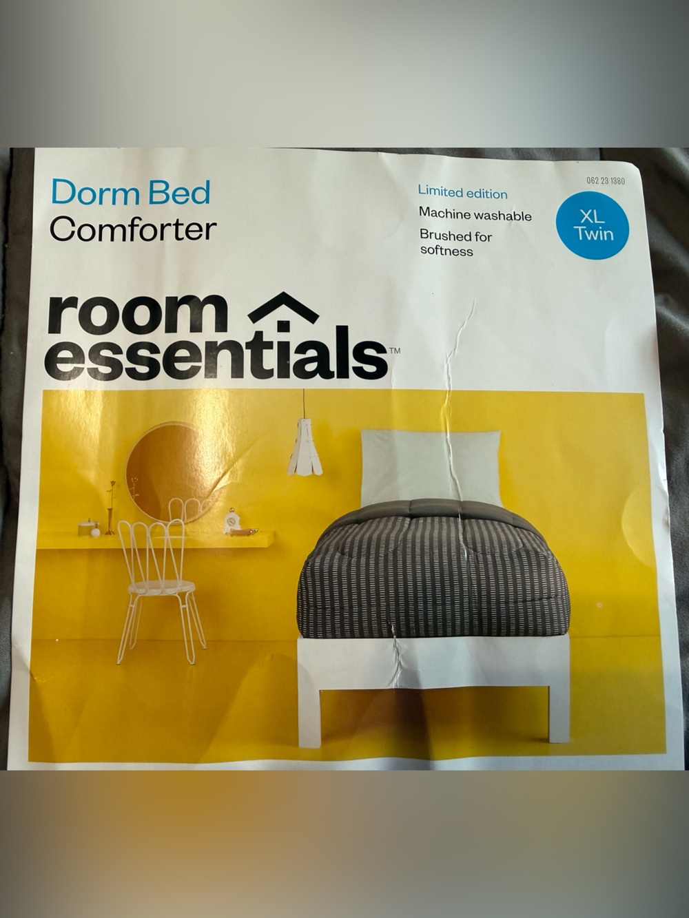 Limited Edition XLTwin Room Essentials Dorm Comforter